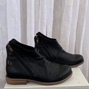 Classic Black Leather Women's Ankle Booties with Side Zipper